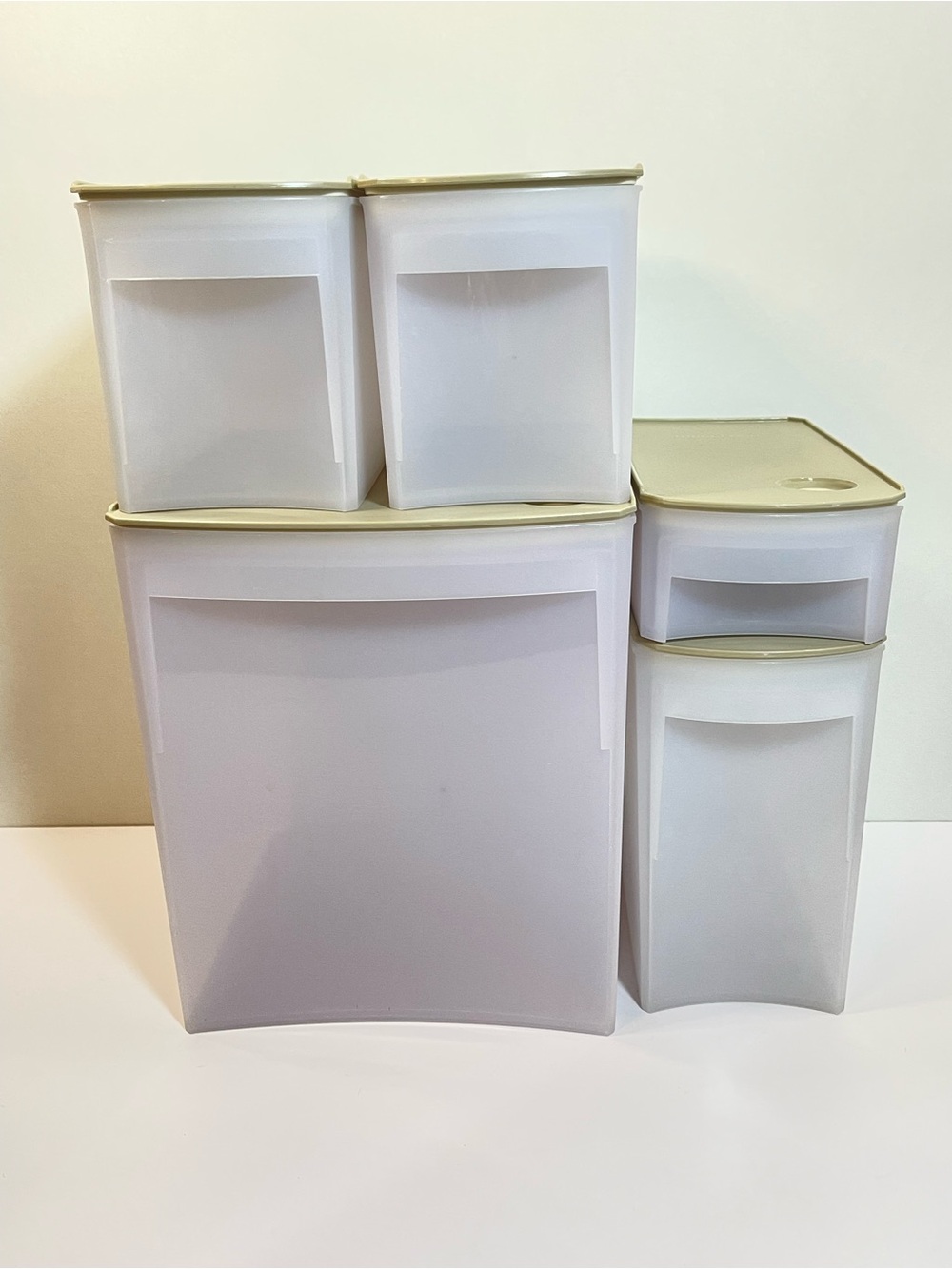 Tupperware 2004 Shelf Smart Airtight Containers 5 Units Hazelnut Beige Storage